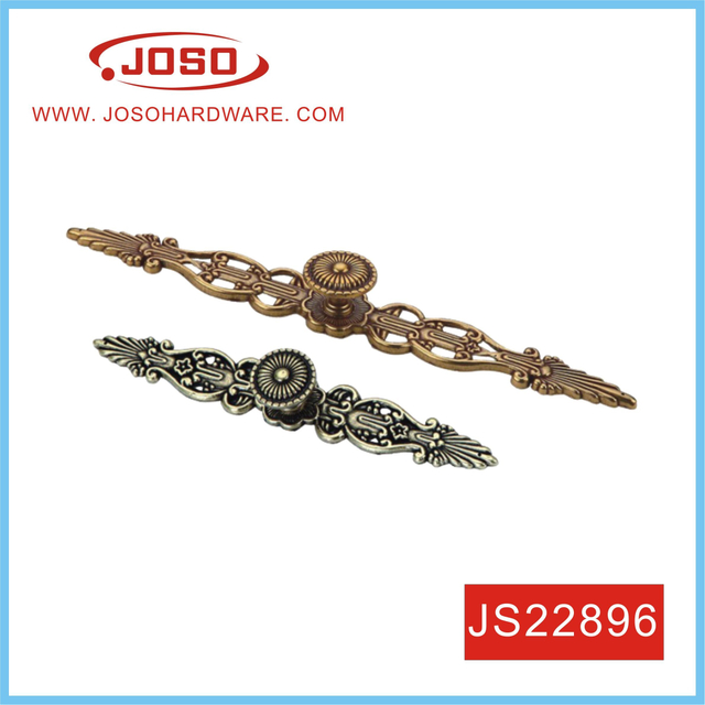 Кухонный шкаф с классической ручкой из мебельной фурнитуры