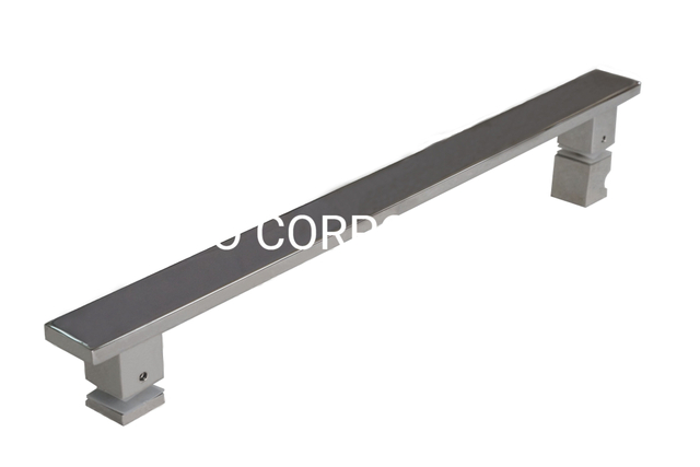 Фабрика обеспечивает сверхмощную ручку из нержавеющей стали 304, деревянную дверную ручку, стеклянную фурнитуру, аксессуары для стекла